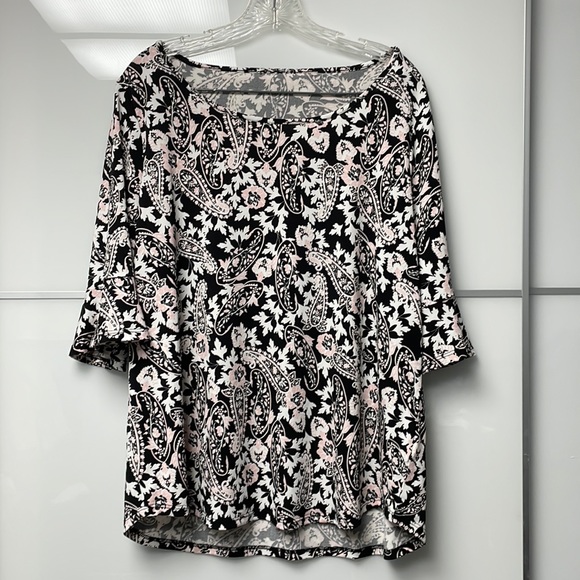 Tops - 💕4 for $25💕 Women’s paisley blouse size XL